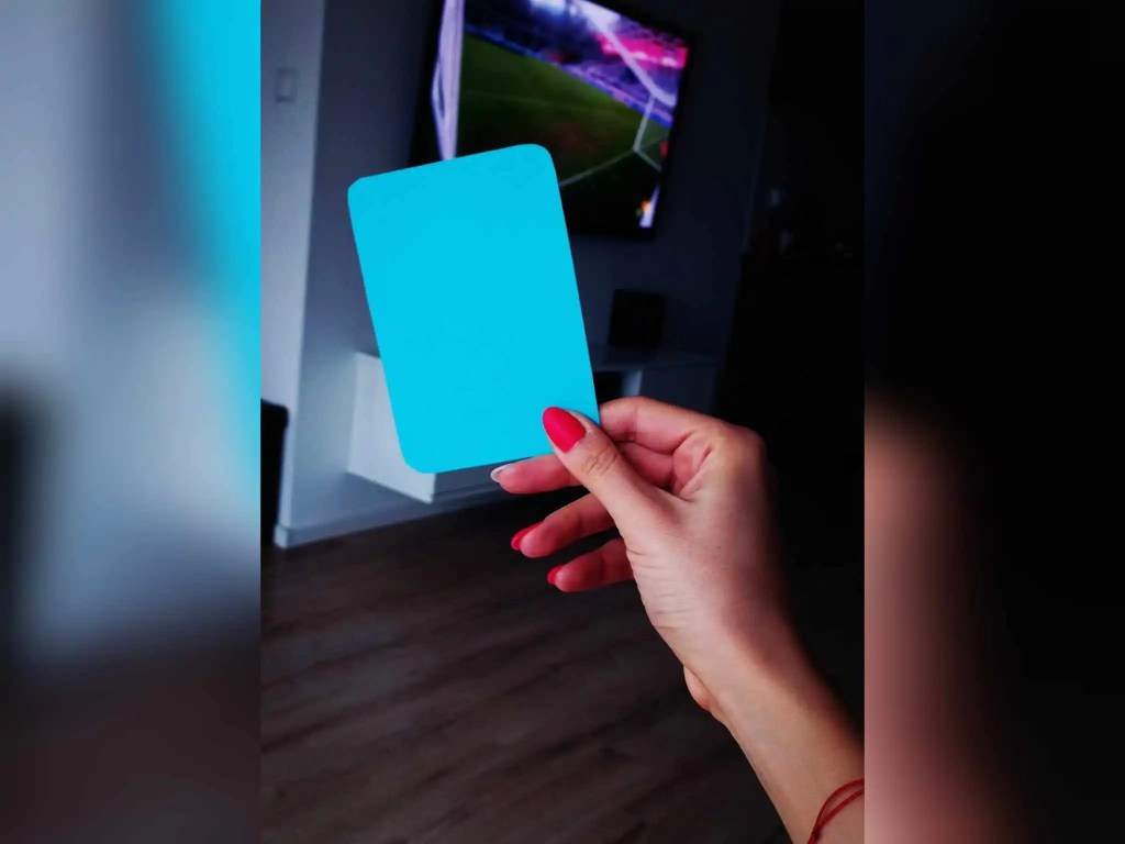 Niebieska kartka – nowy as w kieszeni&nbsp;sędziego?